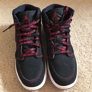 YOUTH - Nike Air Jordan - LIKE NEW - Size 7Y